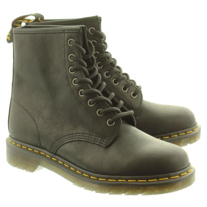Doc martens sales black carpathian
