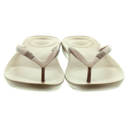 FitFlop Lades Iqushion Flip Flops In Bronze in Bronze