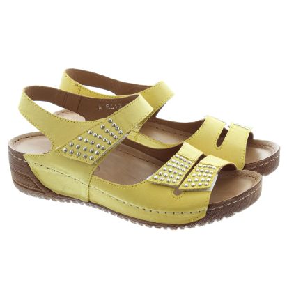 Ladies Loretta Stud Sandals In Yellow
