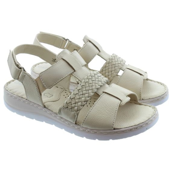 CAPRICE Ladies 28155 Flat Sandals In Beige 