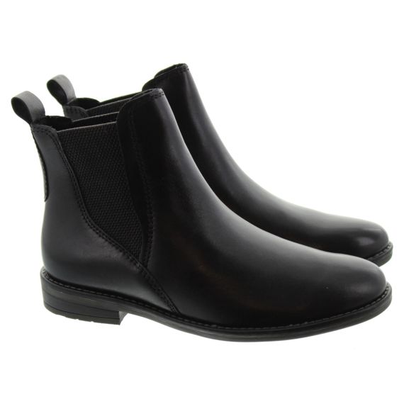 225366 Flat Chelsea Boot In Black