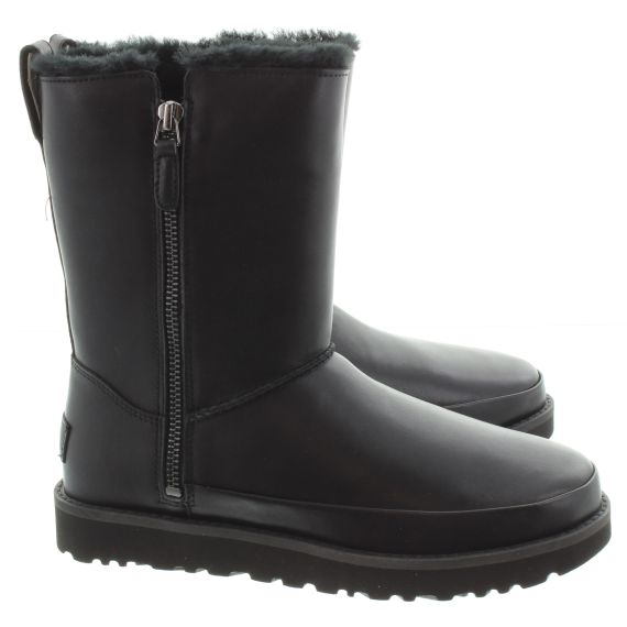 UGG Ladies UGG Classic Zip Short in Black